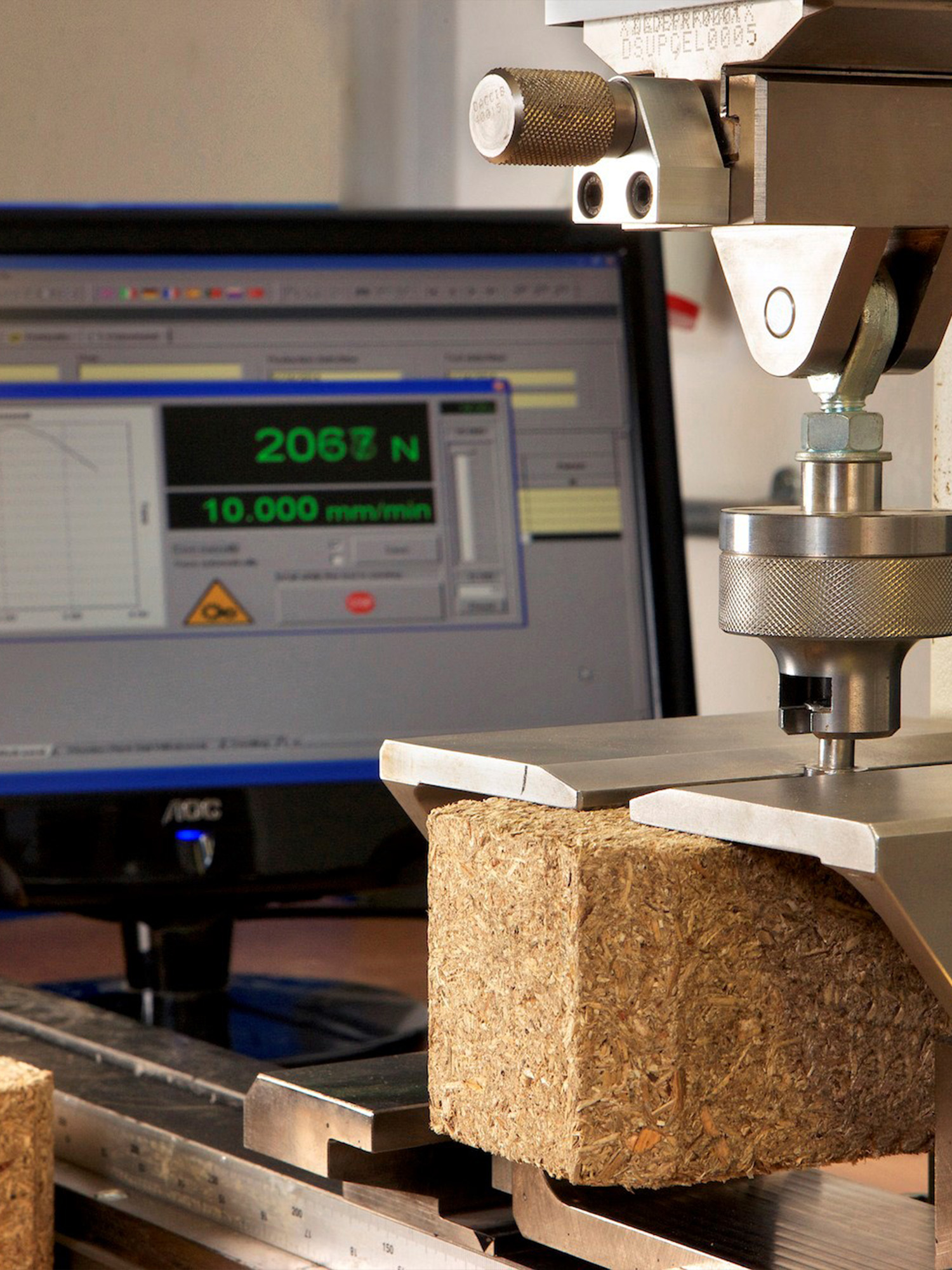 A composite block being load-tested in the Eirebloc laboratory.